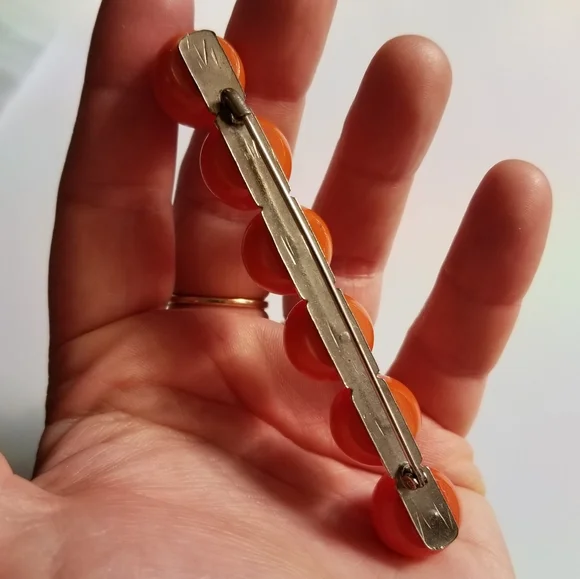 Relisted -Vintage Bakelite ball brooch orange tested row - Picture 6 of 11